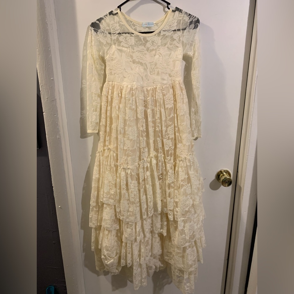 Girl’s lace dress. Clean. Pet/ smoke free home.